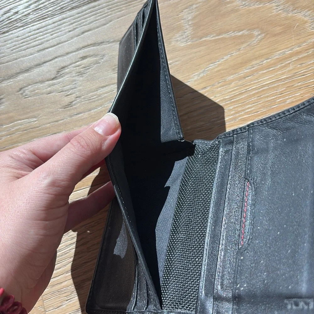 Tumi black men’s wallet with photo ID pocket